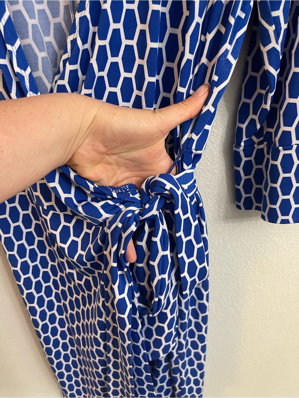 Laundry by Design Honeycomb Blue & White 3/4 Sleeve Wrap Midi Dress Size 10 - Picture 6 of 9